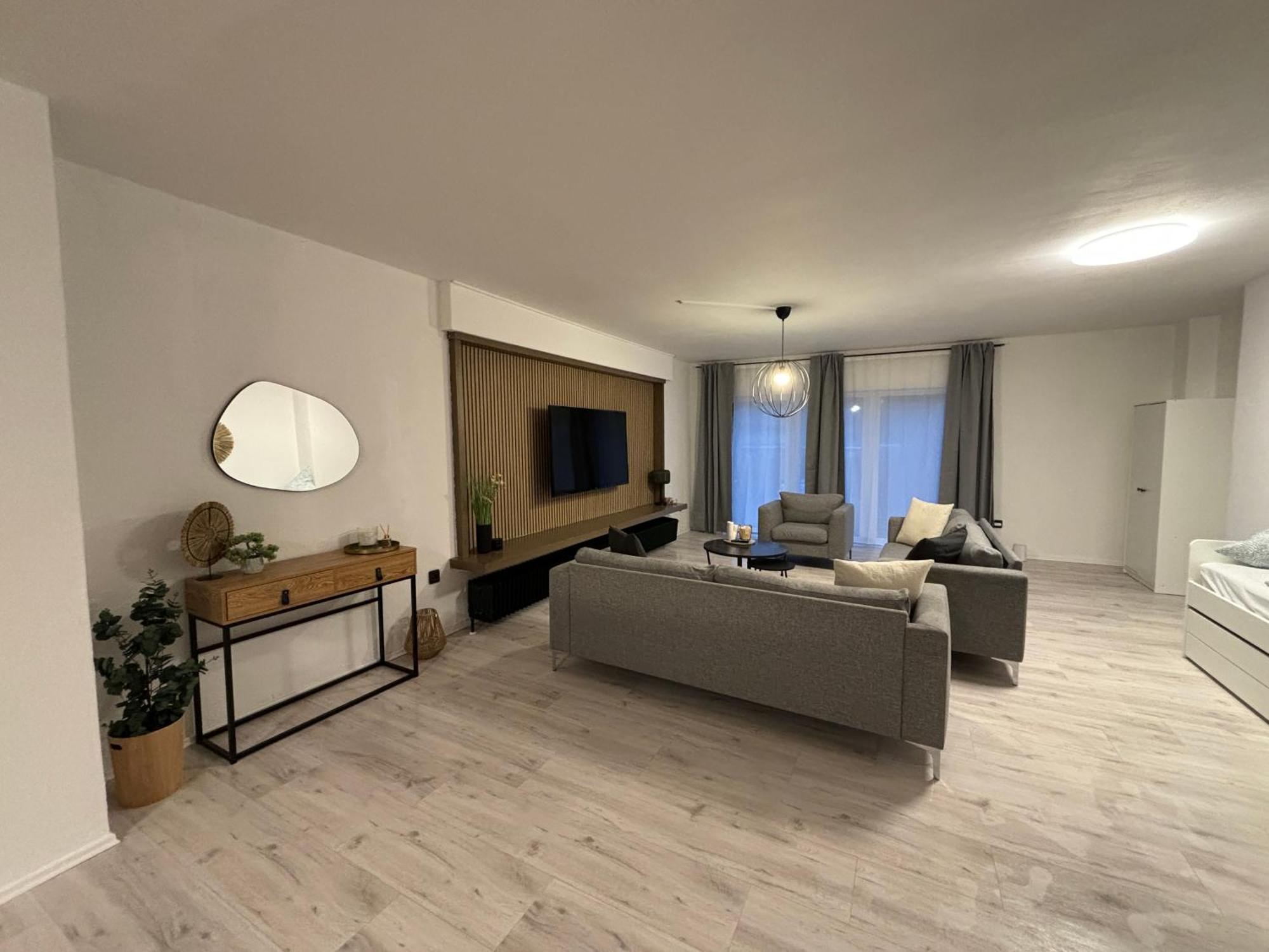 140Qm - 4 Zimmer- Parkplatz - Autobahn - Blauer See - Mallibase Apartments Garbsen Exterior foto